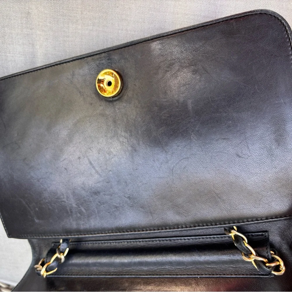Authentic CHANEL black lambskin leather V stitch single flap 24k gold hardware